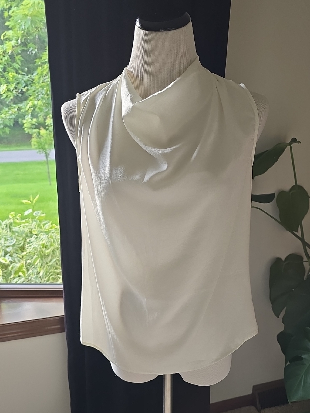 Banana Republic Factory Ivory Lightweight Blouse Sz XS